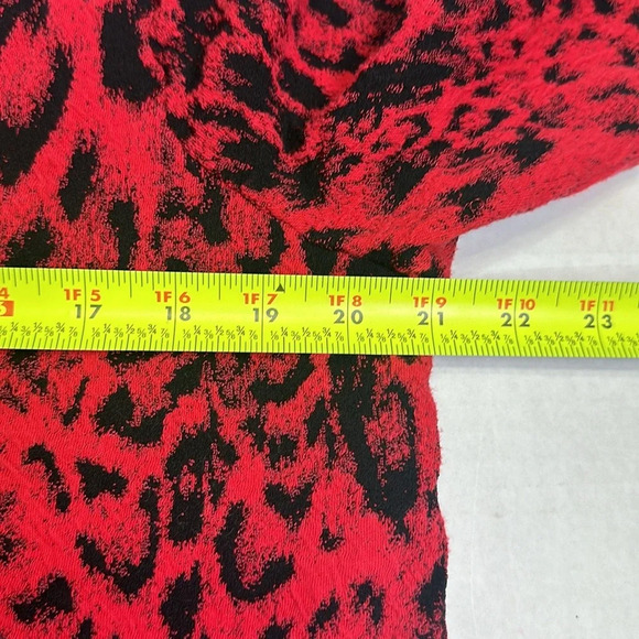 Chico’s Women’s Size 2 Pullover Sweater Animal Print Red Black Mature Holiday - Picture 6 of 7